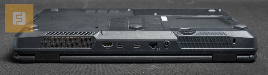 Толщина MSI GT60 2PE Dominator 3K Edition составляет более 5 сантиметров