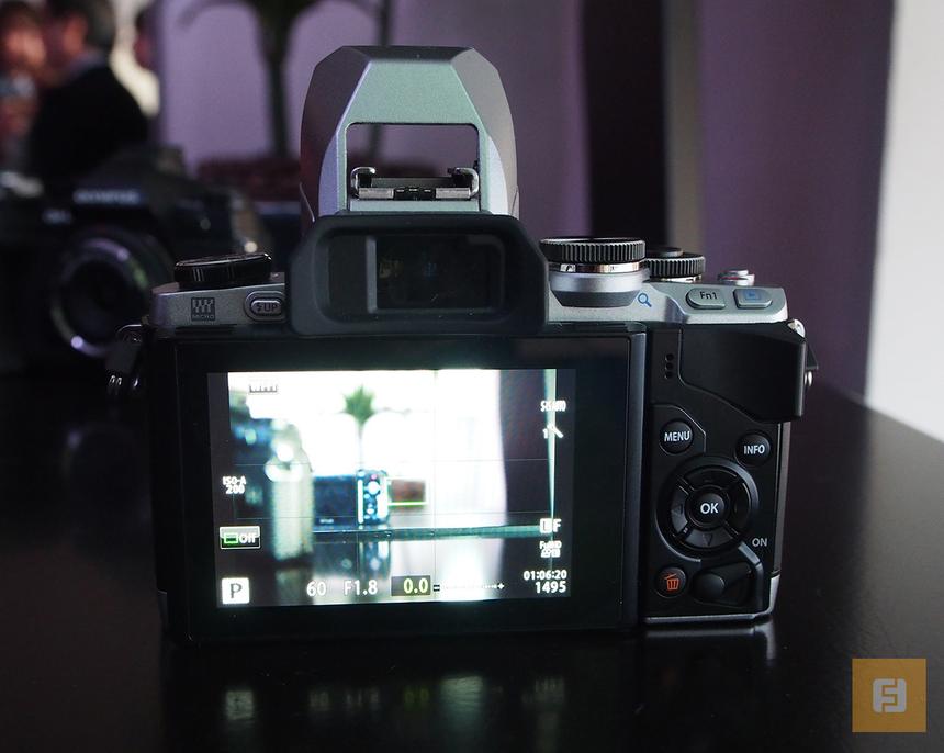 Задняя панель Olympus OM-D E-M10