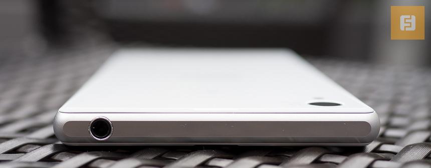 Верхний торец корпуса Sony Xperia Z1: мини-джек