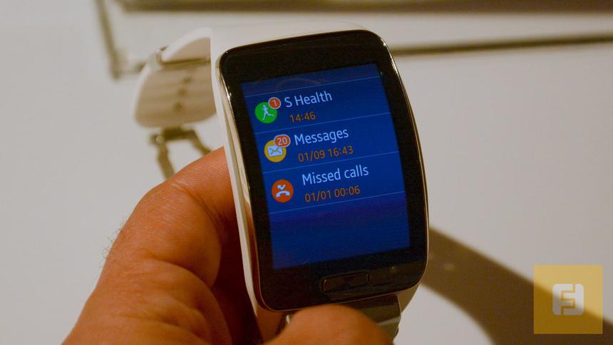 Изогнутый экран часов Samsung Gear S