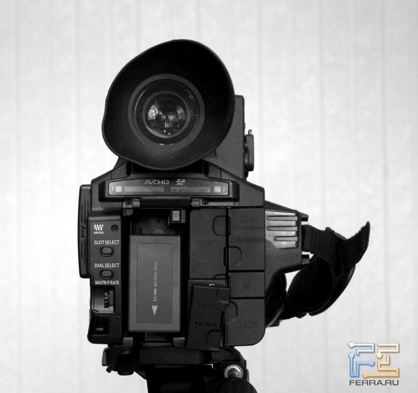 Видеокамера Panasonic AG-AF104 – вид сзади
