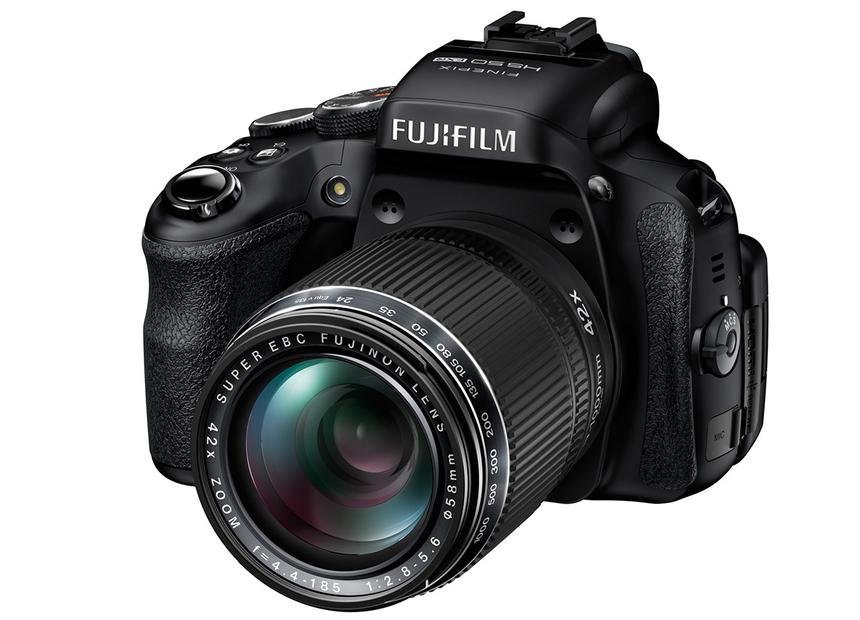 Fujifilm FinePix HS50EXR внешне идентична HS35EXR