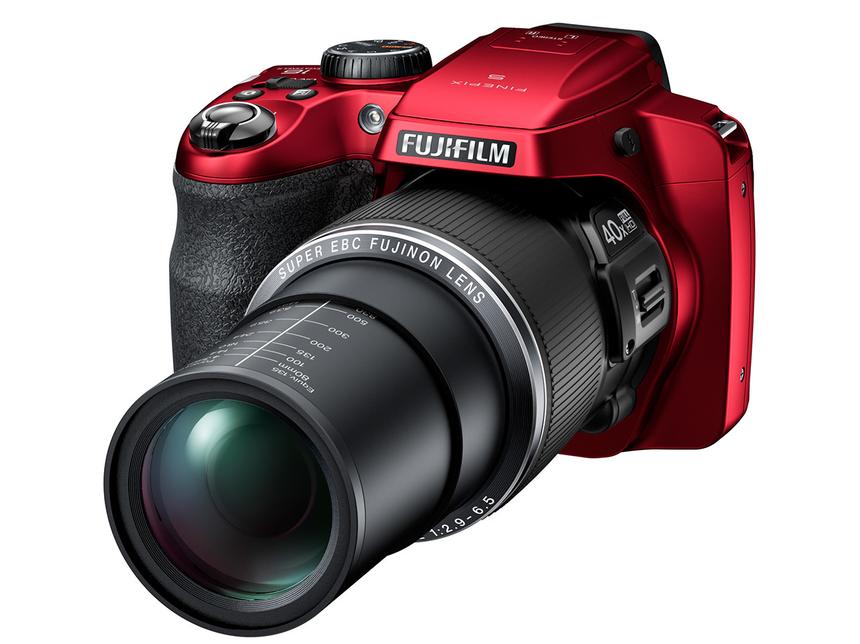 Fujifilm FinePix S8200 в красной расцветке корпуса