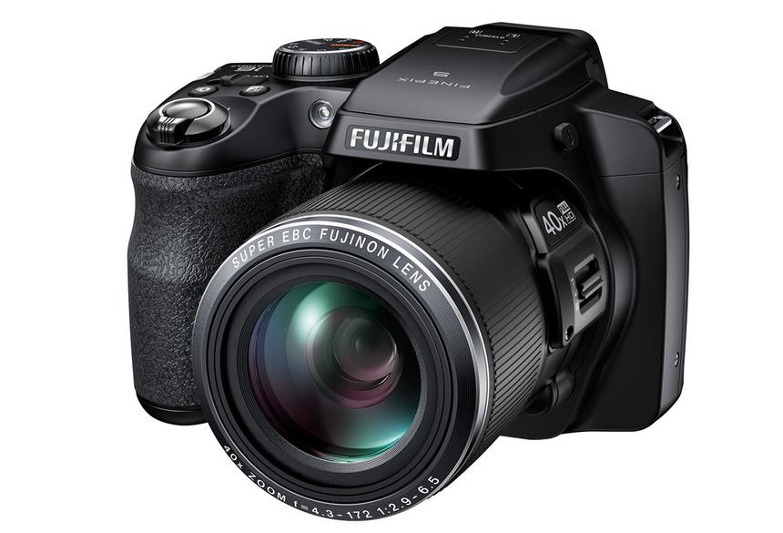 Fujifilm FinePix S8200, S8300 и S8500 выглядят одинаково