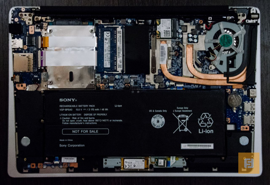 Sony VAIO Fit 15A multi-flip со снятой нижней панелью