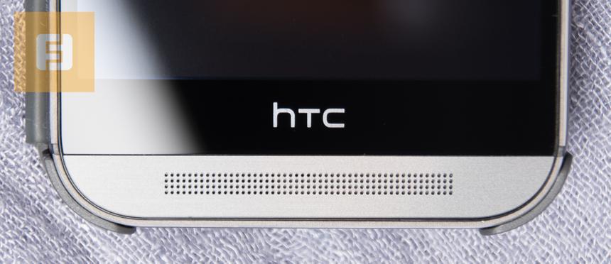 Решетка динамика и микрофона под экраном HTC One (M8)