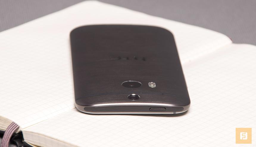Верхний торец корпуса HTC One (M8)