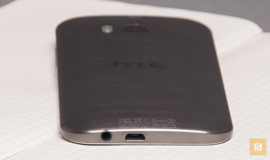 Нижний торец корпуса HTC One (M8)