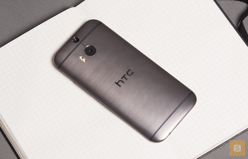 Задняя сторона корпуса HTC One (M8)