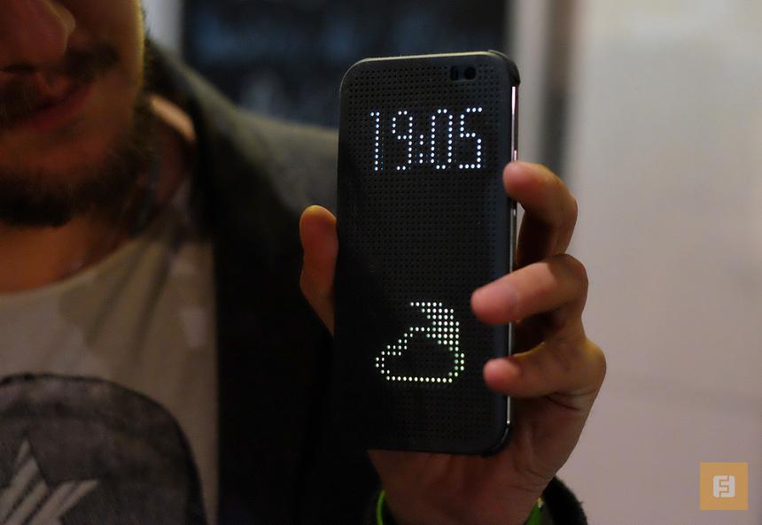 Чехол Dot View при повседневном использовании