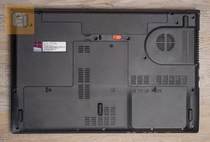 Вид снизу на Acer Aspire V3-772G-747a8G1TMakk