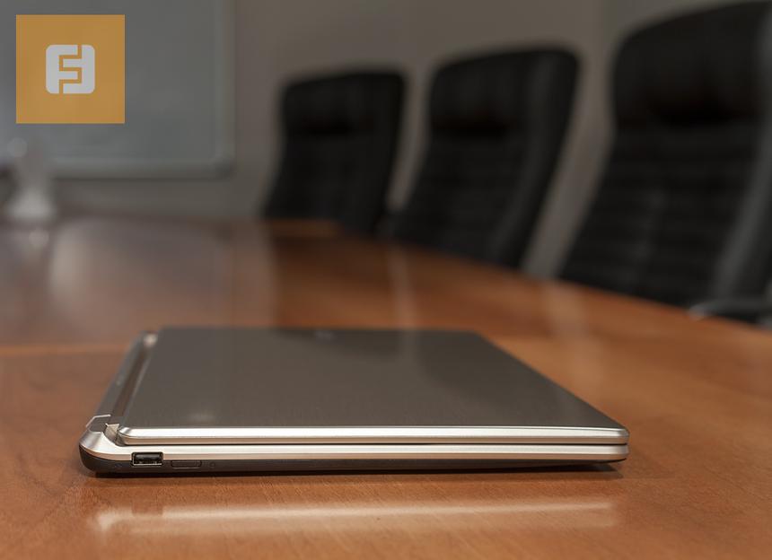 Левый край Acer Aspire V5-572PG-53338G50amm: USB 2.0, кнопка включения