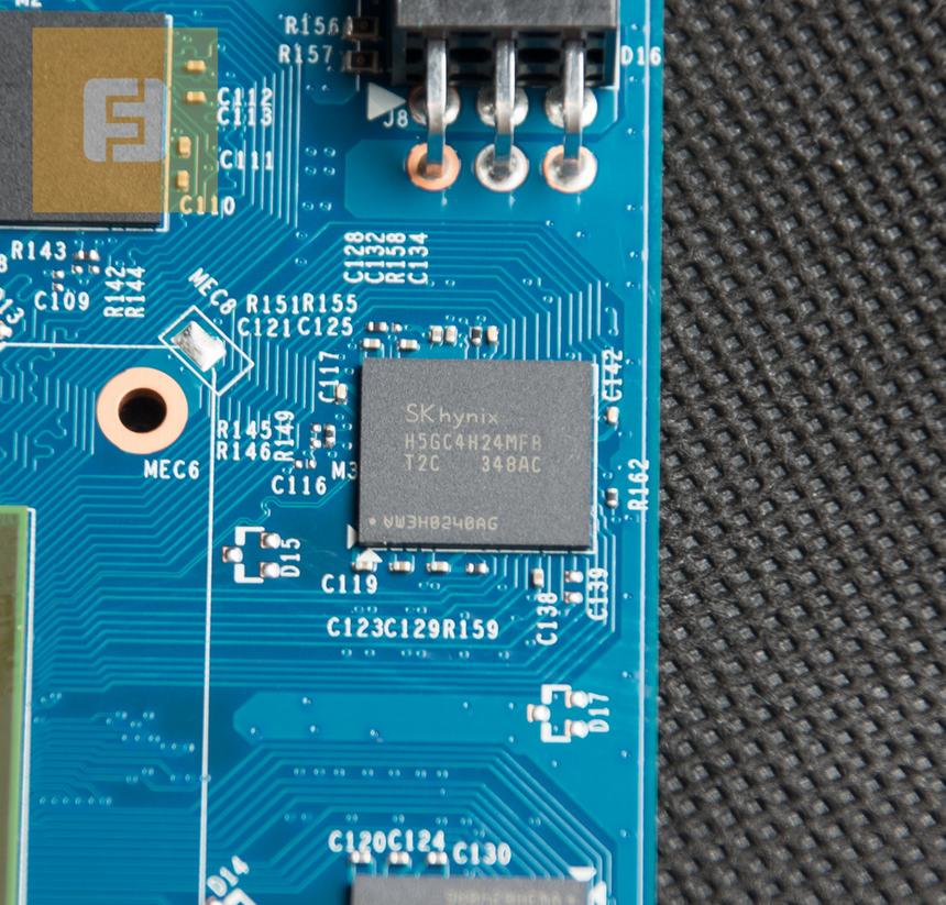 Одна из схем памяти видеокарты Gigabyte GeForce GTX 750 Ti