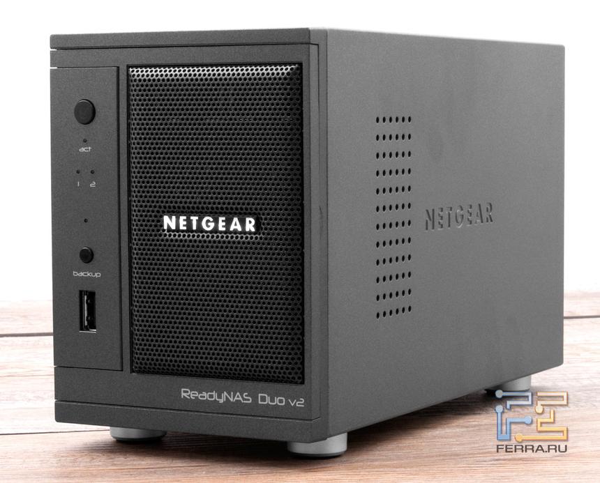 Большой вентилятор и перфорированные стенки позволяют поддерживать температуру «семитысячных» винчестеров на уровне 43-44 °C при спокойной работе