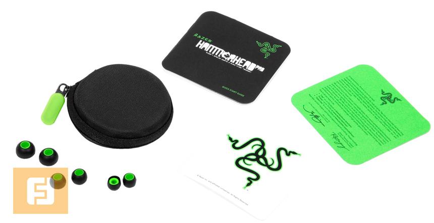 В комплекте есть три пары сменных накладок и удобный чехол