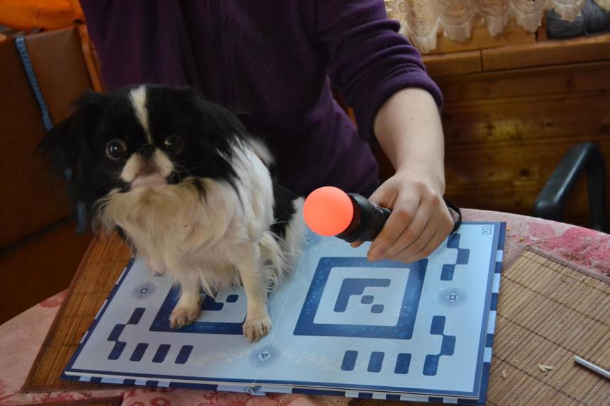 А некоторые вылезают из экрана прямо на стол.