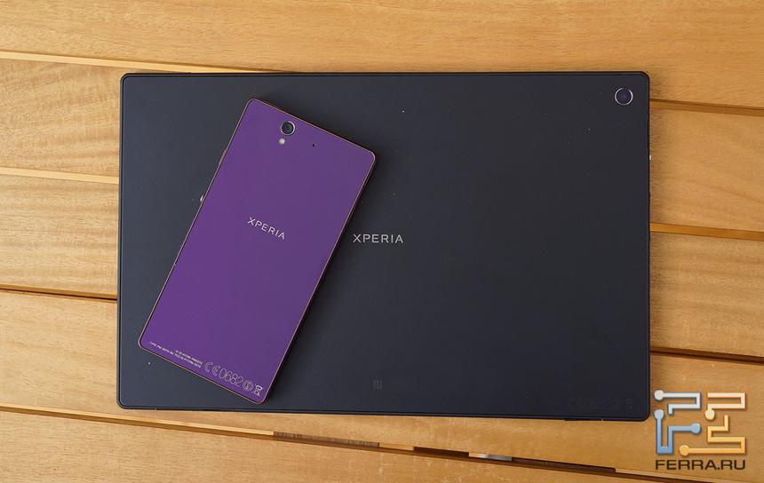 Расположение встроенной камеры на задней панели Xperia Tablet Z и Xperia Z