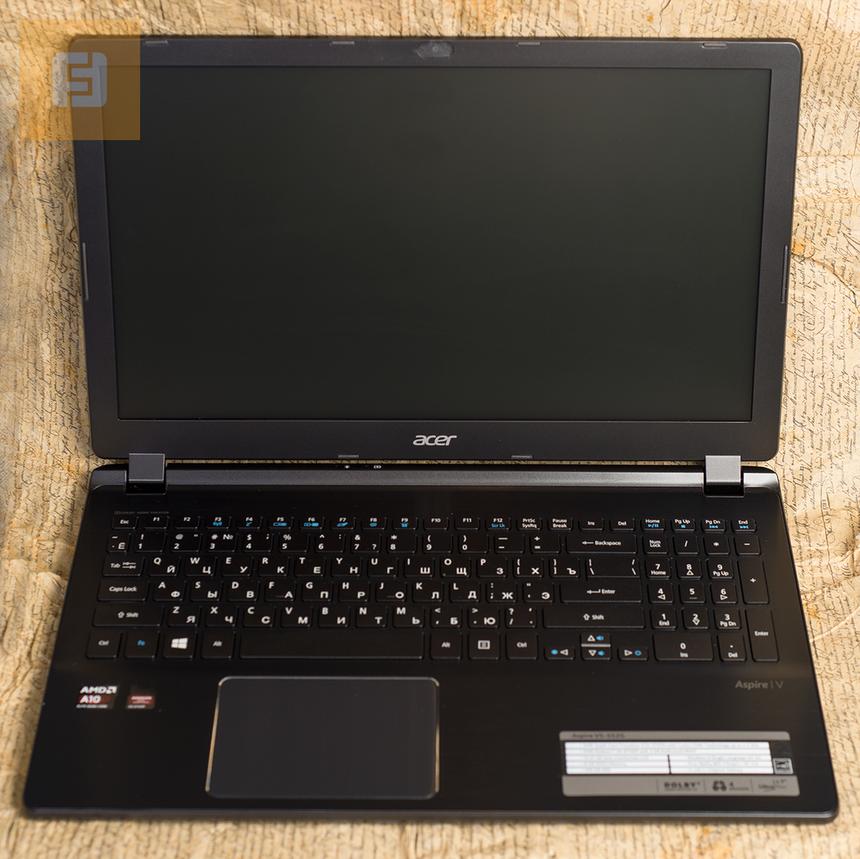 Корпус Acer Aspire V5-552G-10578G50akk в основном изготовлен из пластика черного цвета