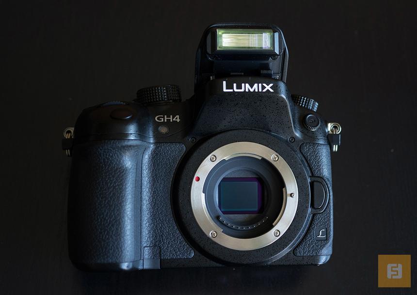 Байонет Micro Four Thirds на лицевой панели Panasonic Lumix GH4
