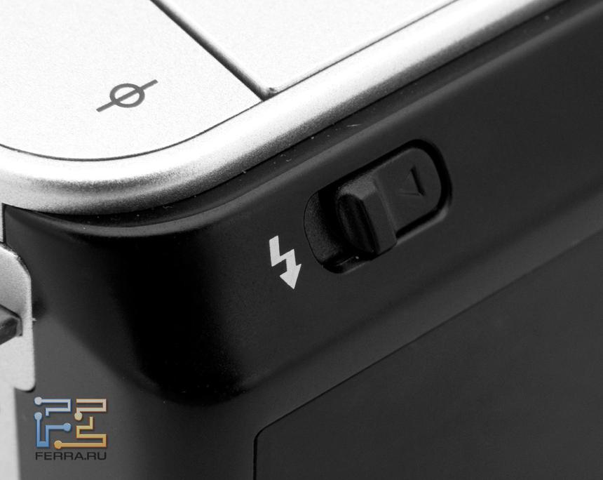 Nikon 1 J1, рычаг возведения вспышки