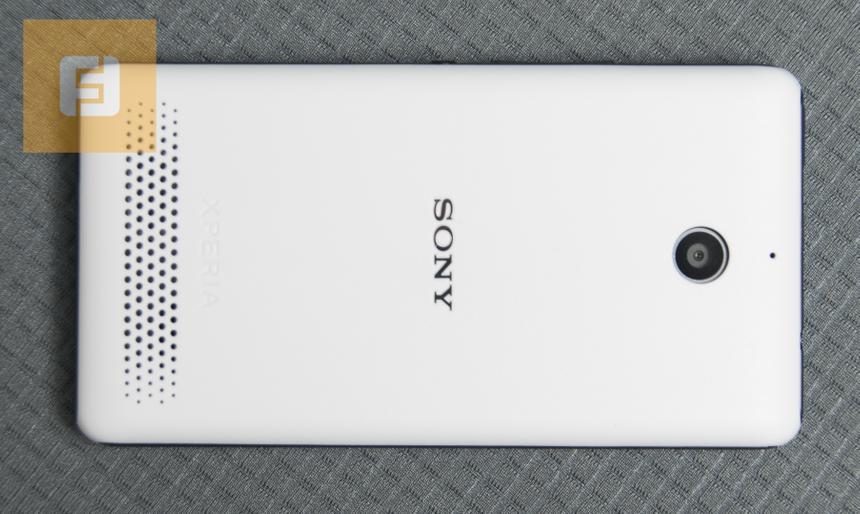 Задняя сторона корпуса Sony Xperia E1