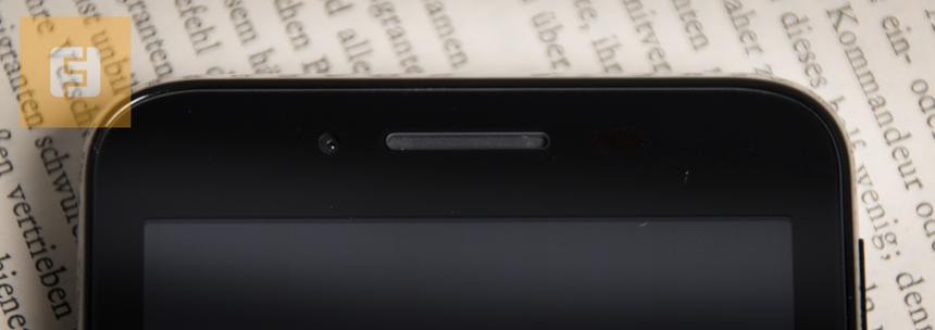 Верхняя часть лицевой панели смартфона Haier W852