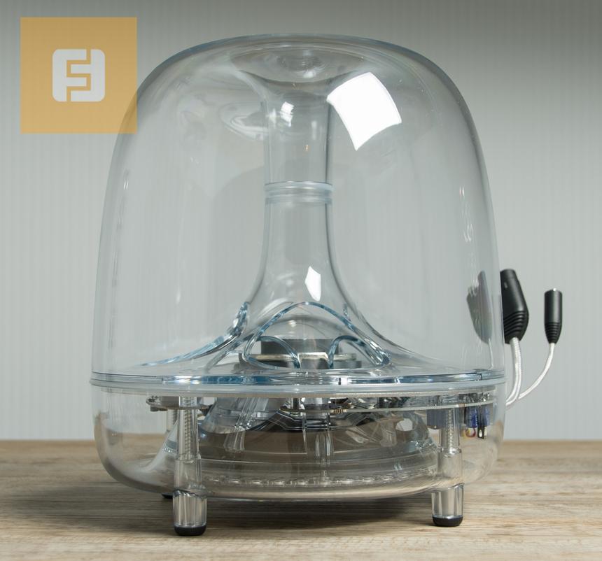 Сабвуфер Harman/Kardon SoundSticks Wireless рекомендуем устанавливать на полу