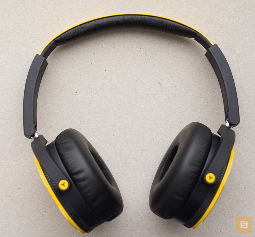 Чашечки AKG Y50, вид сбоку