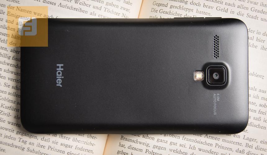 Смартфон Haier W852, вид сзади