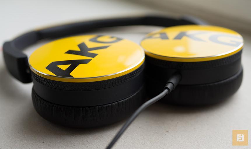 Крепление провода к наушникам AKG Y50