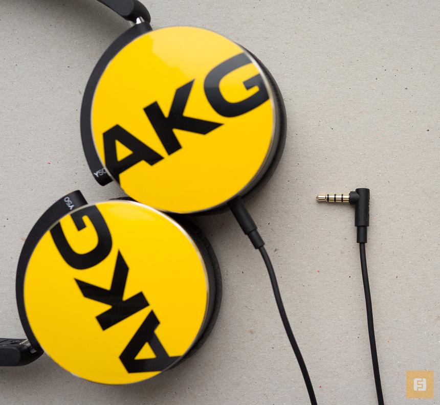 4-контактный коннектор для подключения AKG Y50 к смартфонам
