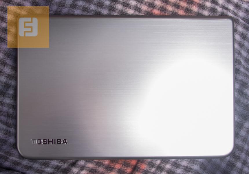 Красивая и прочная алюминиевая крышка Toshiba Satellite U50-A-L4M