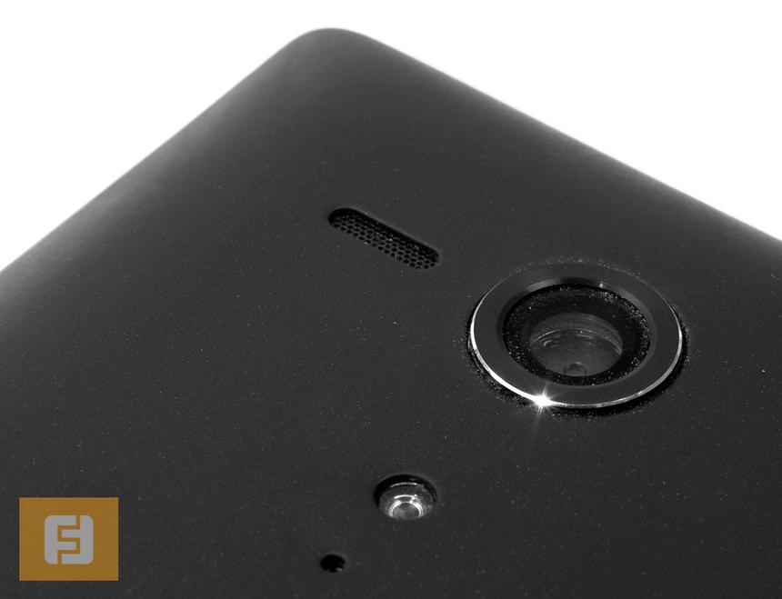 Камера смартфона Sony Xperia SP крупным планом