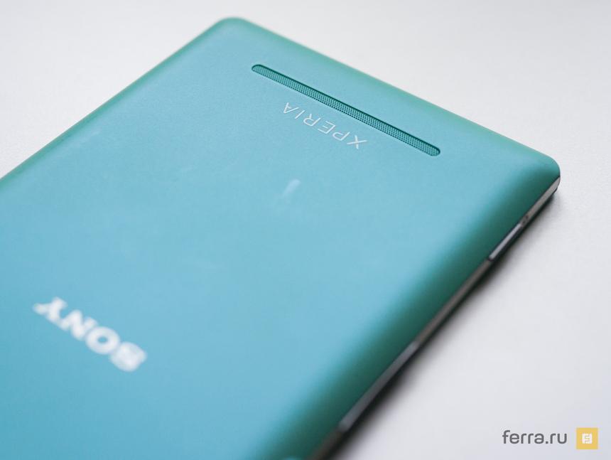 Решетка динамика на задней панели корпуса Sony Xperia C3