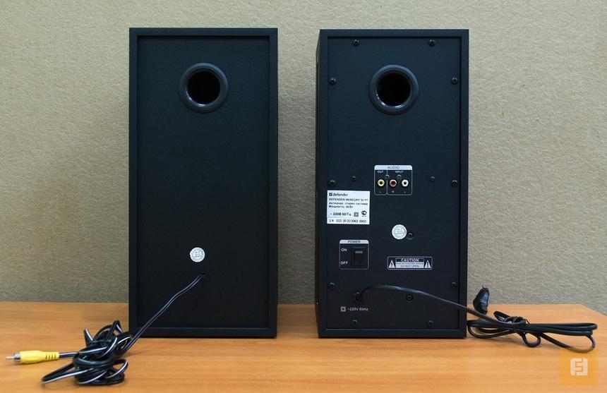 Defender Mercury 35 Mk II, вид сзади