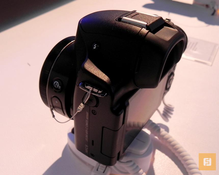 Левая панель корпуса Samsung NX30