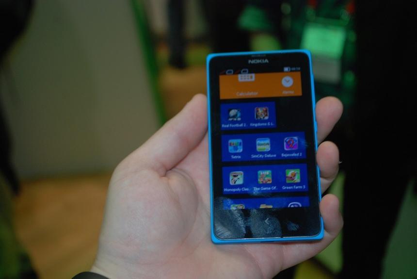 Миниатюрный смартфон Nokia X+