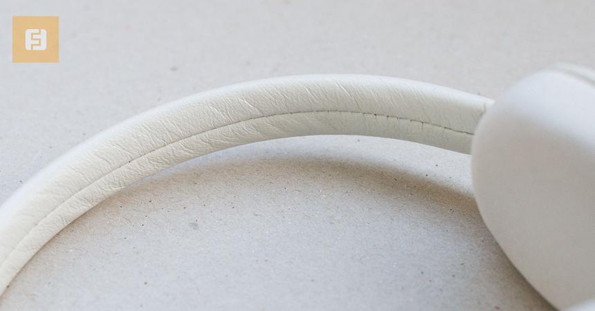 Ткань амбушюров приятна на ощупь