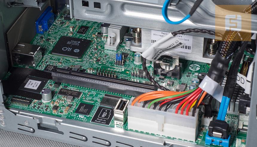 Системная плата HP ProLiant MicroServer Gen8 позволяет установить дополнительную дискретную плату с разъемом PCI Express: от x1 до x16