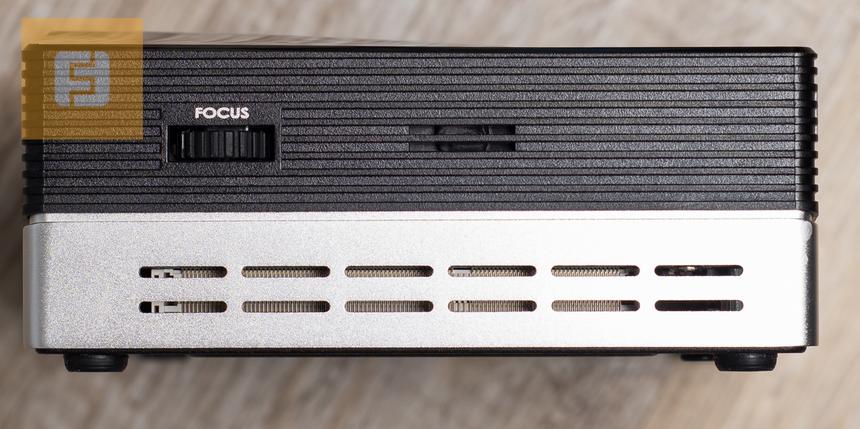 Правая грань GIGABYTE GB-BXPi3-4010