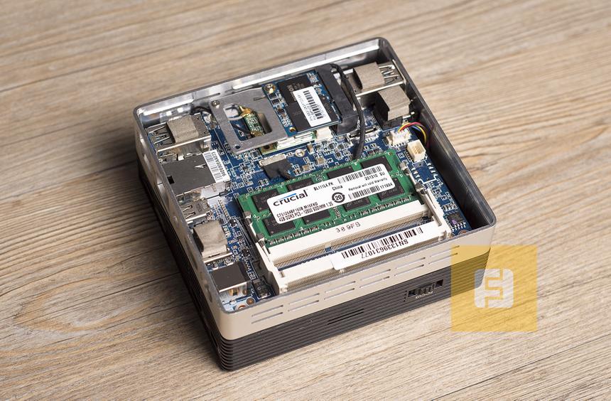 Первый «уровень доступа» открывает установку накопителя и ОЗУ