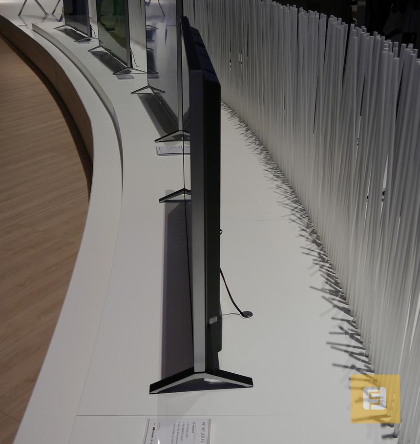 SONY BRAVIA KD-49X8505B, вид сбоку