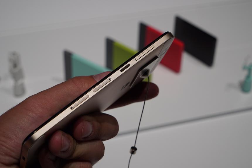 Правый бок Huawei Ascend G7