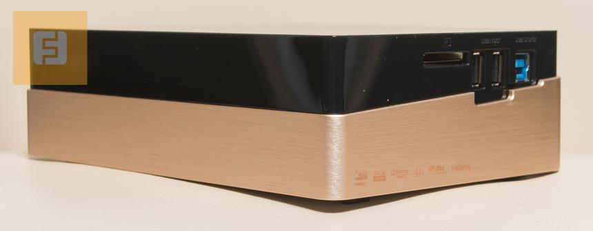 Лакированный пластик симпатично выглядит, но требует периодического ухода