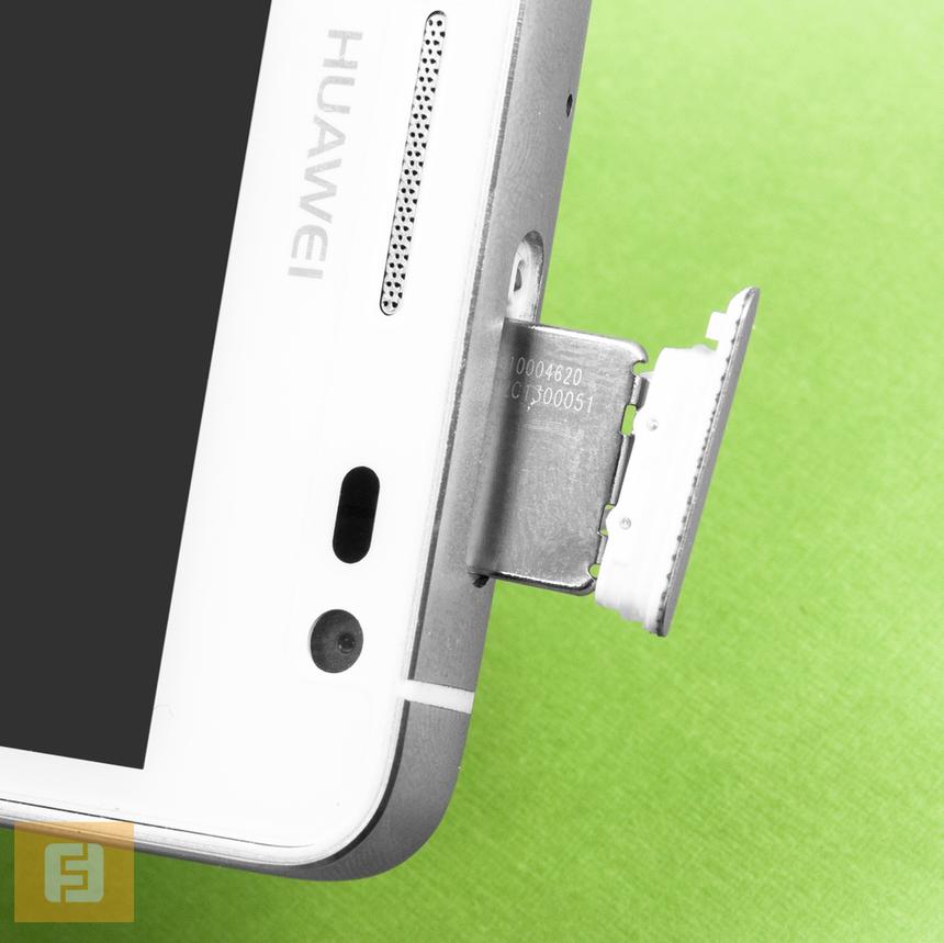 Область над дисплеем Huawei Ascend D2