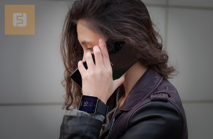 Часы Sony SmartWatch 2 во время использования с Sony Xperia Z Ultra
