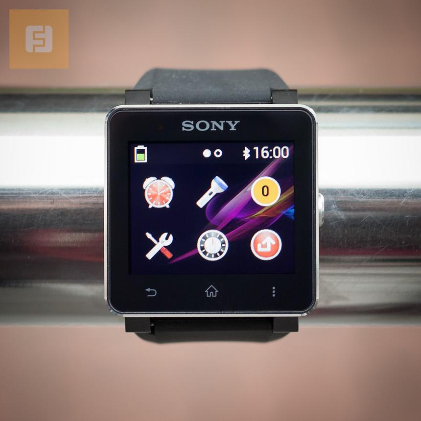 Один из рабочих столов на экране Sony SmartWatch 2