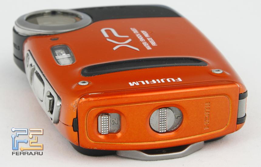 Левая боковая грань корпуса Fujifilm FinePix XP50