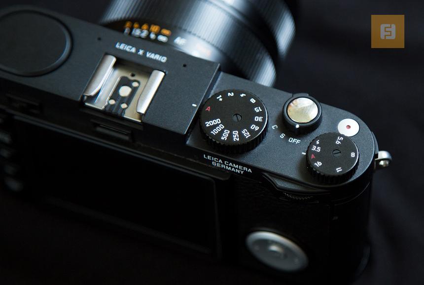 Элементы управления на верхней панели корпуса Leica X Vario