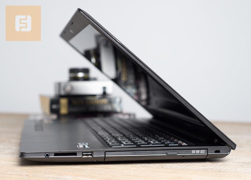 Правый край Lenovo G505s: мини-джек, USB 2.0, кард-ридер, DVD-RW, Kensington Lock